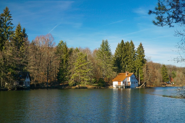 dům u jezera
